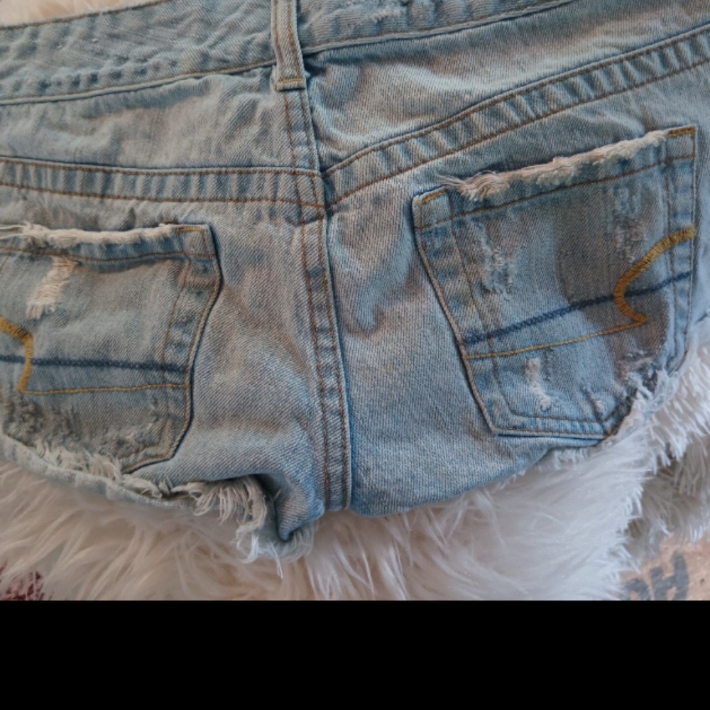 American eagle distressed denim shorts size 2